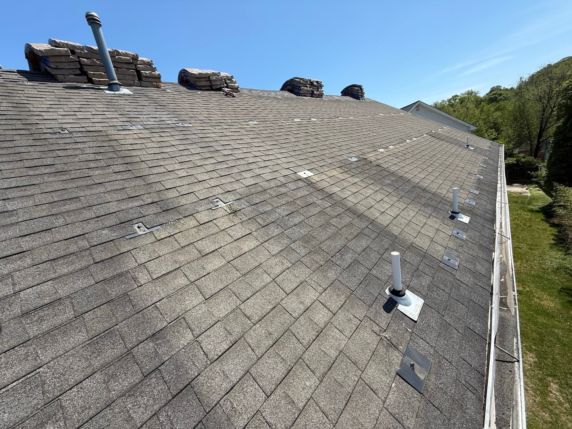 Raymond, VA — second job, solar array on roof before detach.